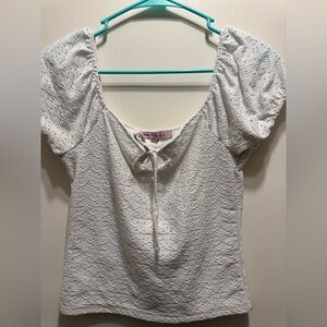 Chic White Eyelet Blouse with Puff Sleeves
